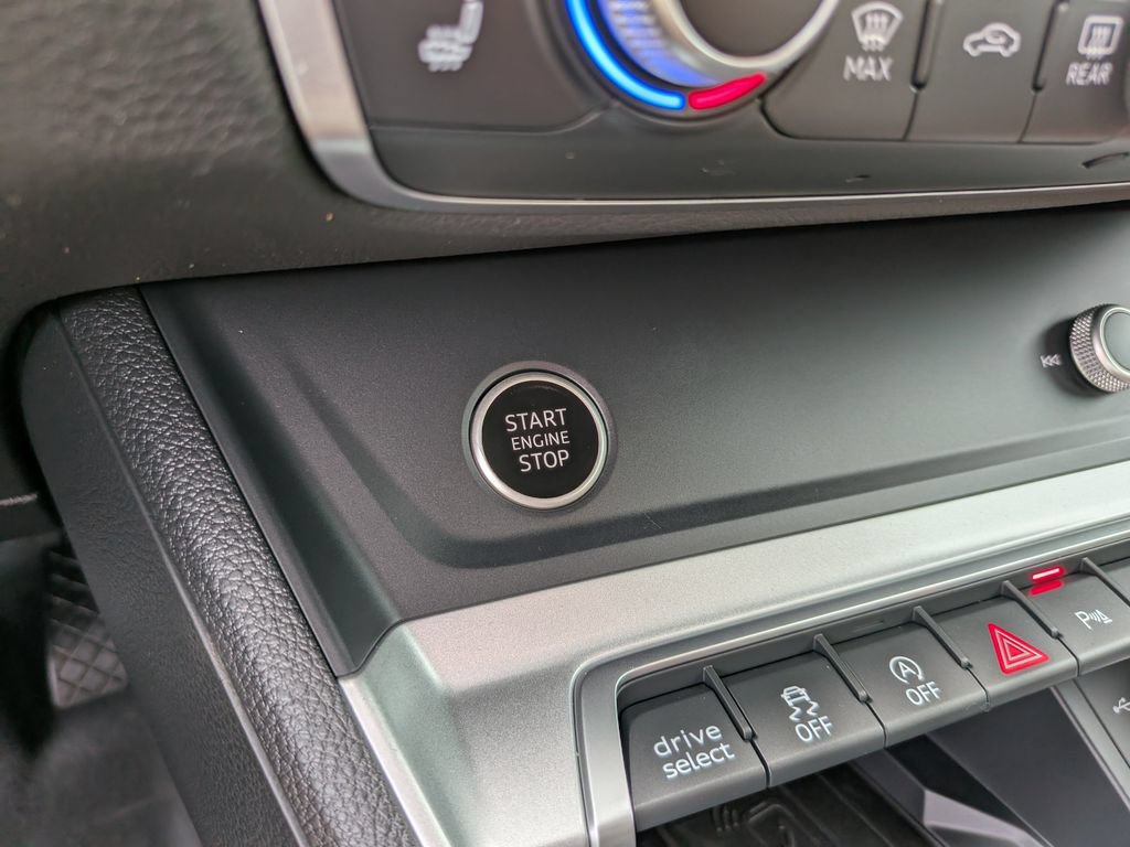 Used 2024 Audi Q3 2.0T Premium w/ Convenience Package AWD/4WD image 30