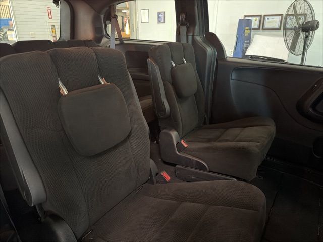 Used 2016 Dodge Grand Caravan SE FWD image 27