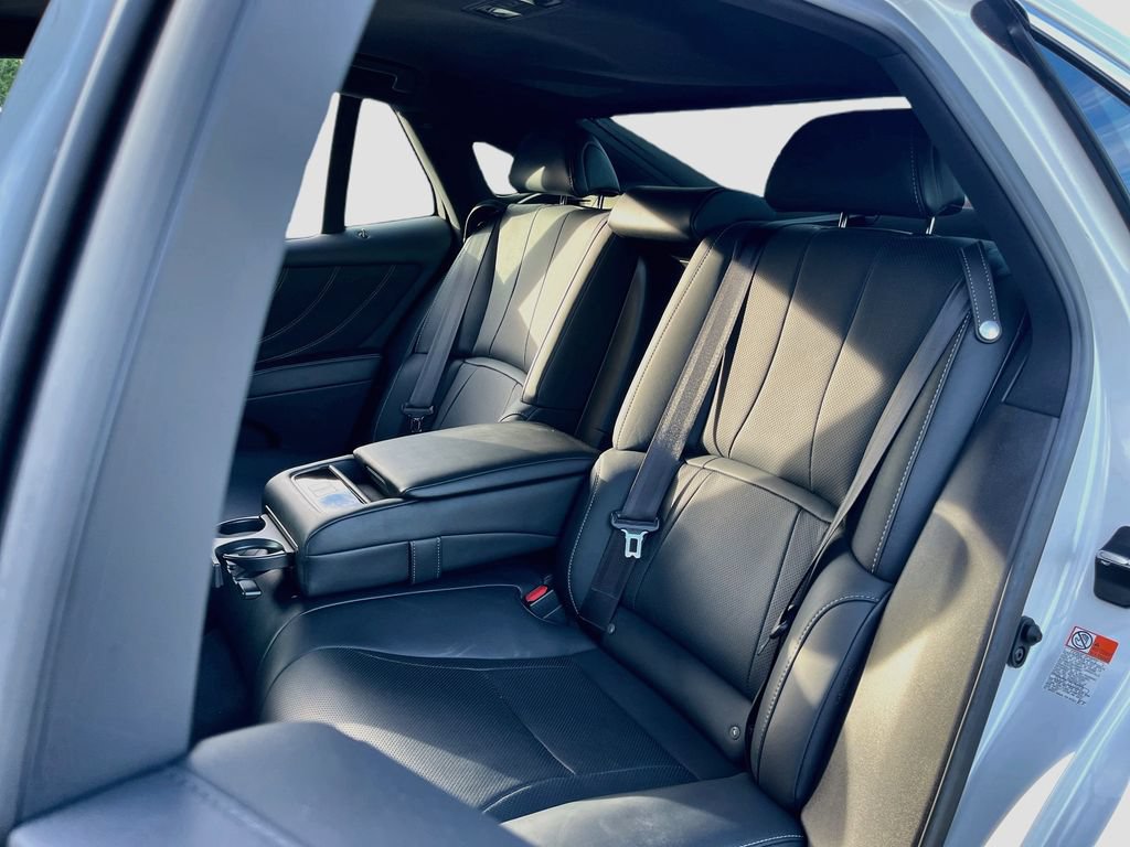 Used 2022 Lexus LS 500 w/ Accessory Package (Z2) RWD image 25