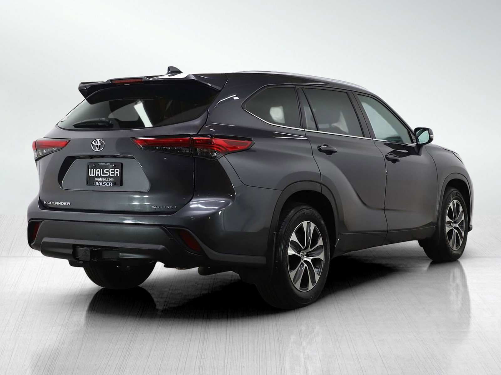 Used 2021 Toyota Highlander XLE image 5