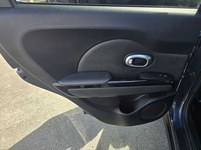 Used 2016 Kia Soul ! w/ Premium Package image 18