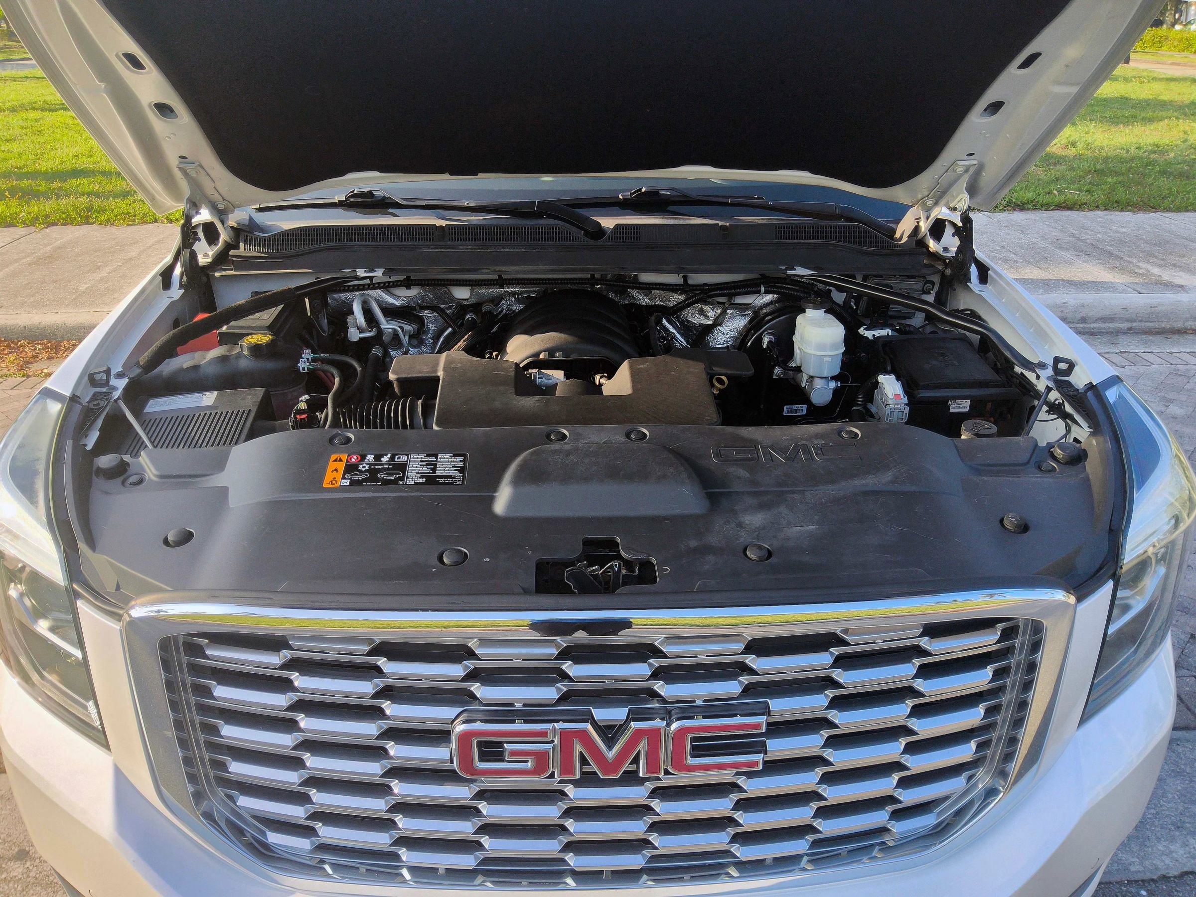Used 2018 GMC Yukon Denali w/ Enhanced Security Package AWD/4WD image 42