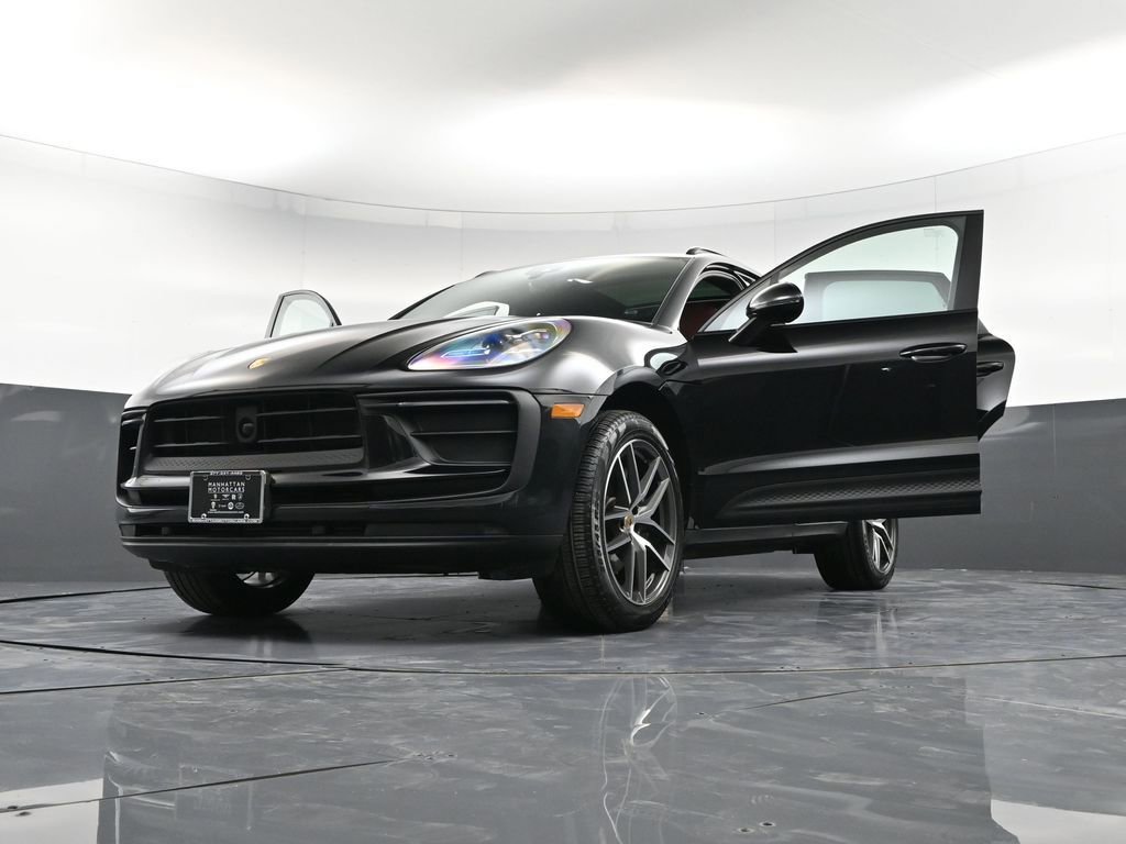 Certified 2025 Porsche Macan image 39