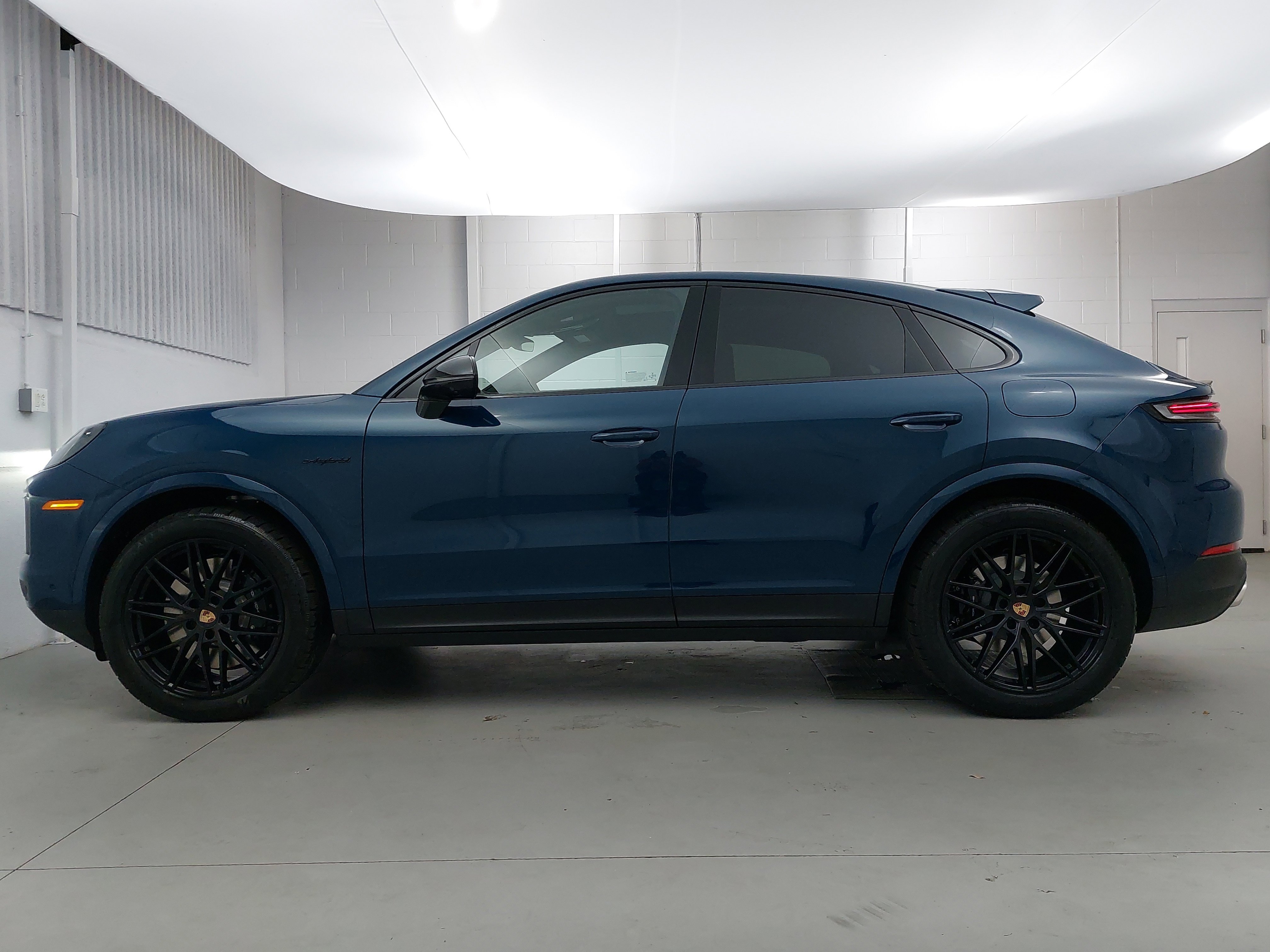 New 2025 Porsche Cayenne E-Hybrid image 2