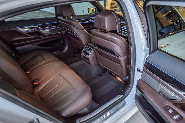 Used 2020 BMW 740i w/ M Sport Package image 40