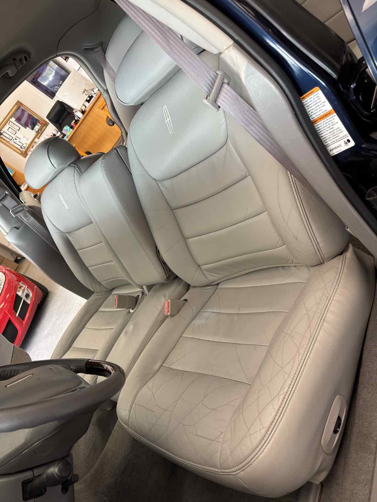 Used 2001 Lincoln Town Car Signature RWD image 18