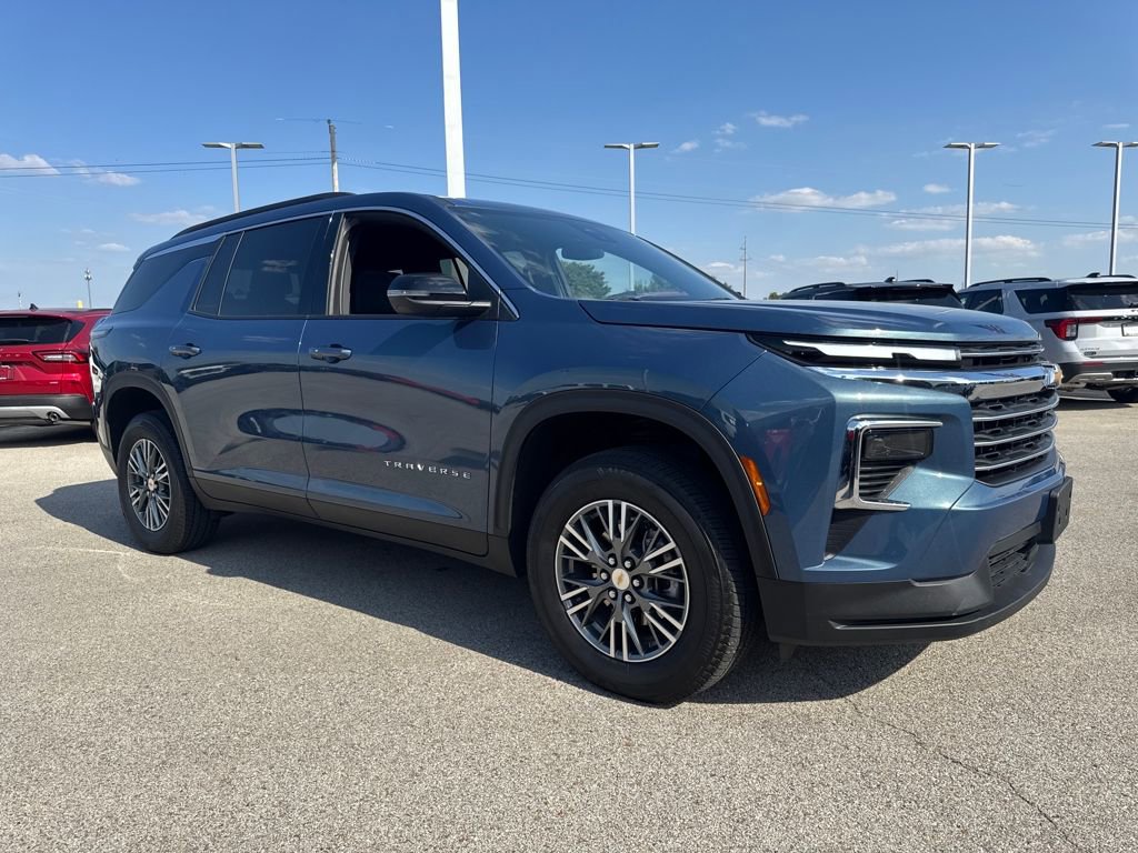Used 2025 Chevrolet Traverse LT image 8