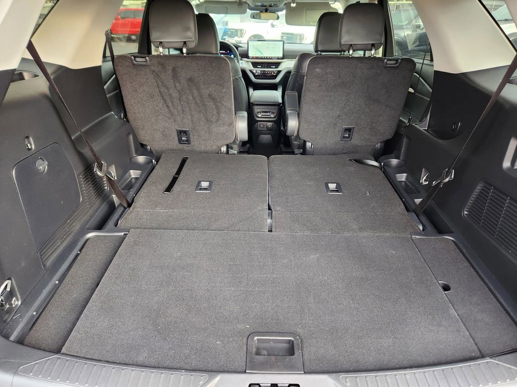 Used 2025 Ford Explorer Active w/ Active Comfort Package image 16