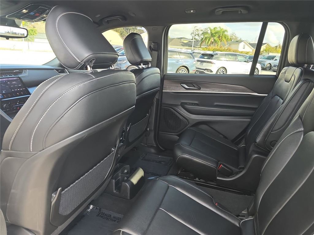 Used 2024 Jeep Grand Cherokee L Limited w/ Black Appearance Package image 12