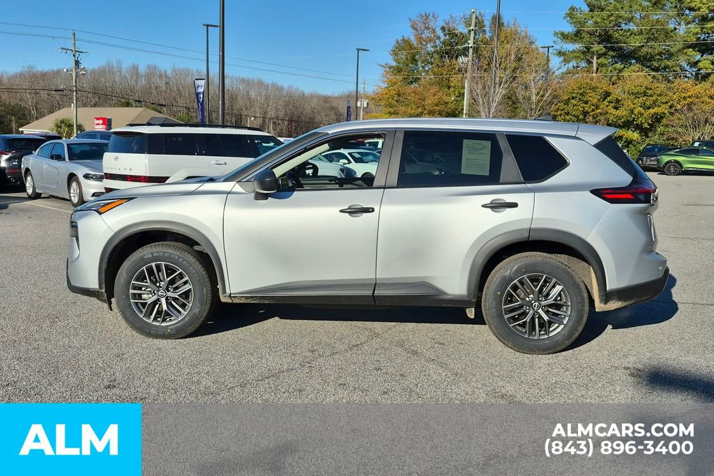 Used 2024 Nissan Rogue S image 11