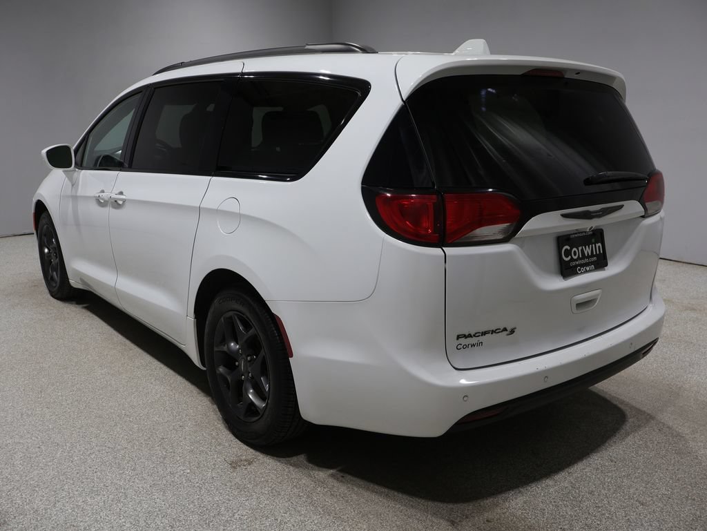 Used 2019 Chrysler Pacifica Touring-L Plus w/ S Appearance Package FWD image 6