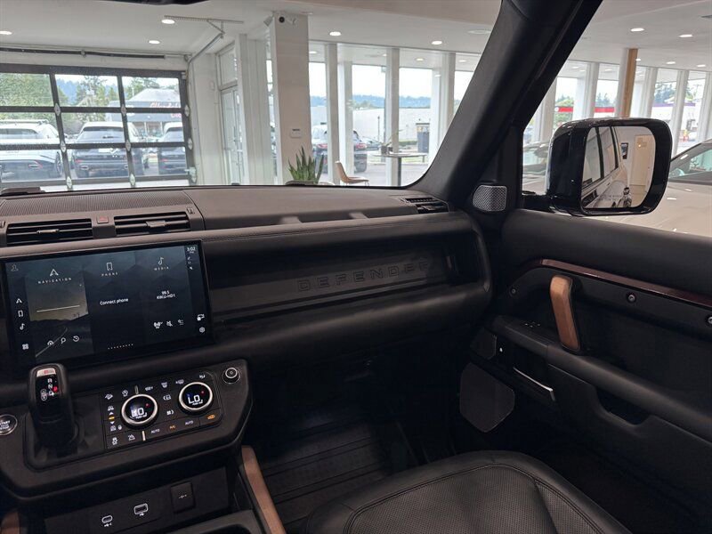 Used 2023 Land Rover Defender 130 X image 33