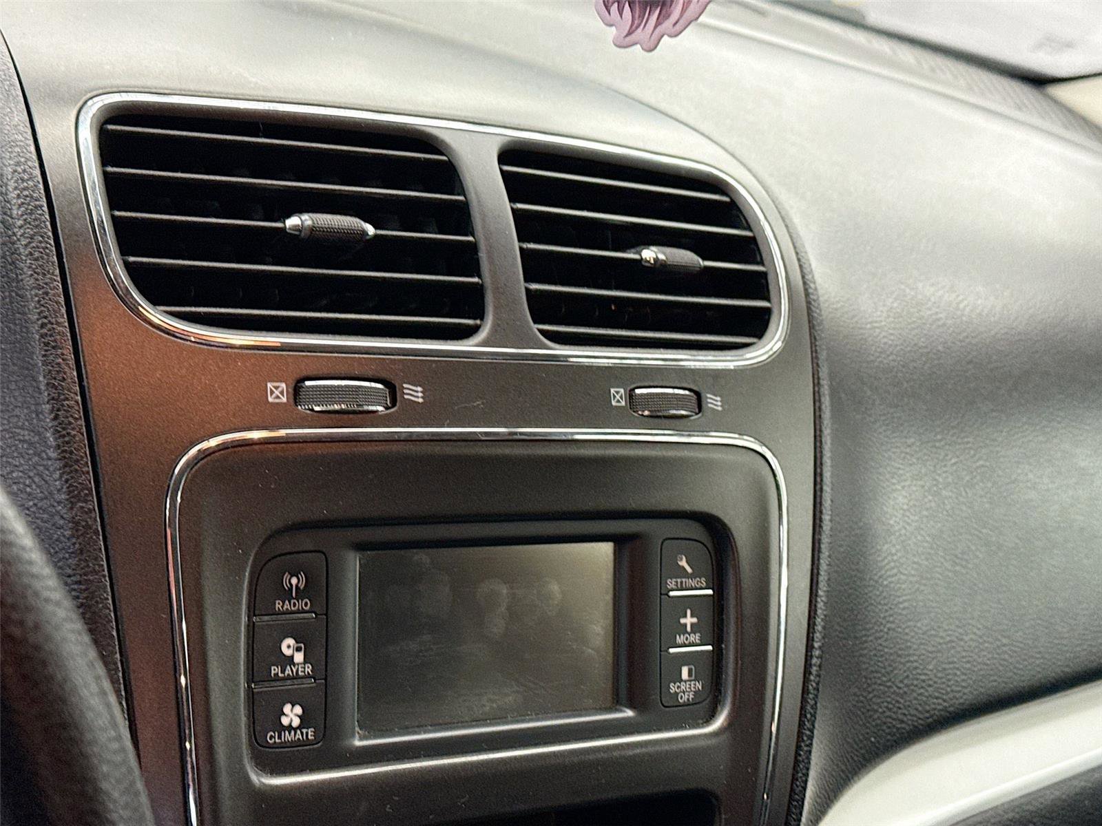 Used 2017 Dodge Journey SXT w/ Comfort/Convenience Group image 4