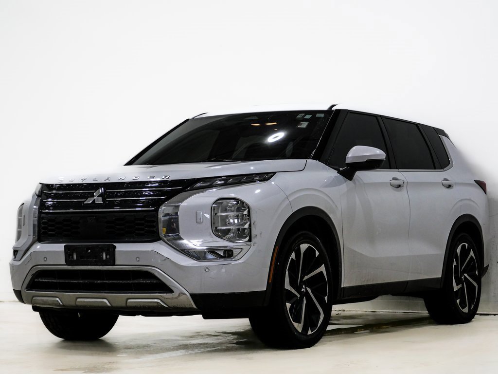 Used 2022 Mitsubishi Outlander SE image 3