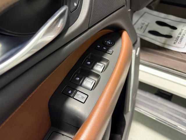 Used 2016 Cadillac Escalade Premium AWD/4WD image 13