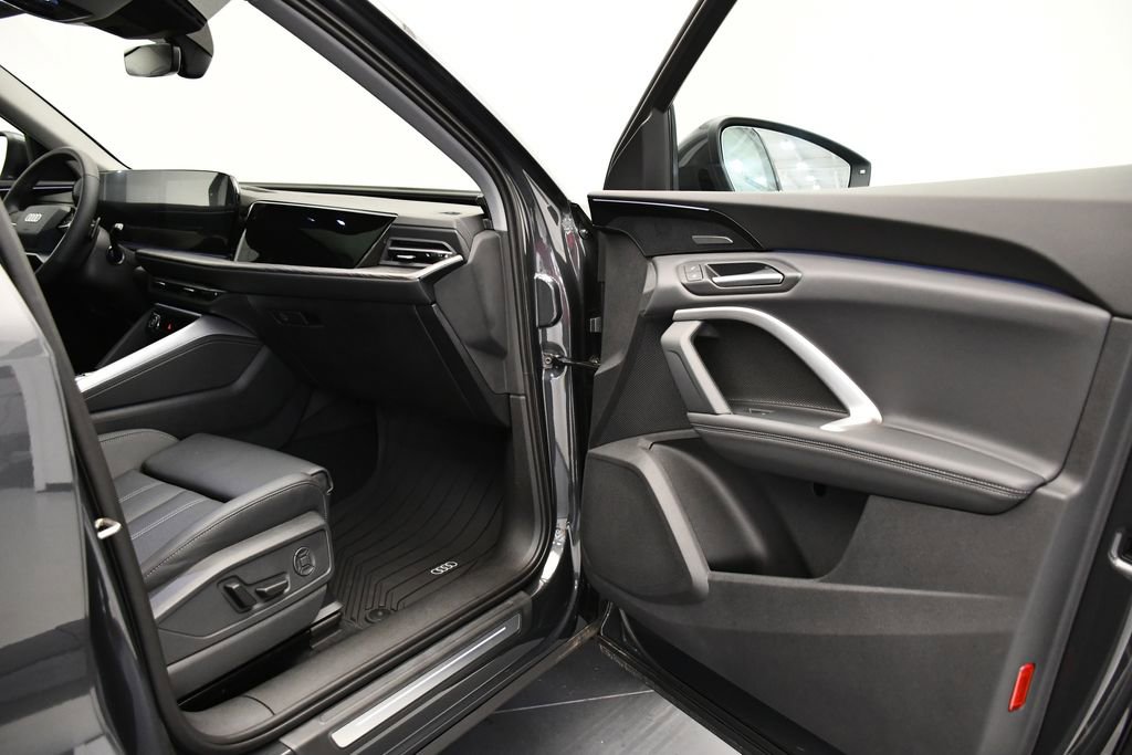 Used 2025 Audi Q5 Premium Plus w/ Premium Plus AWD/4WD image 45