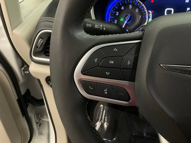 Used 2023 Chrysler Pacifica Limited FWD image 12