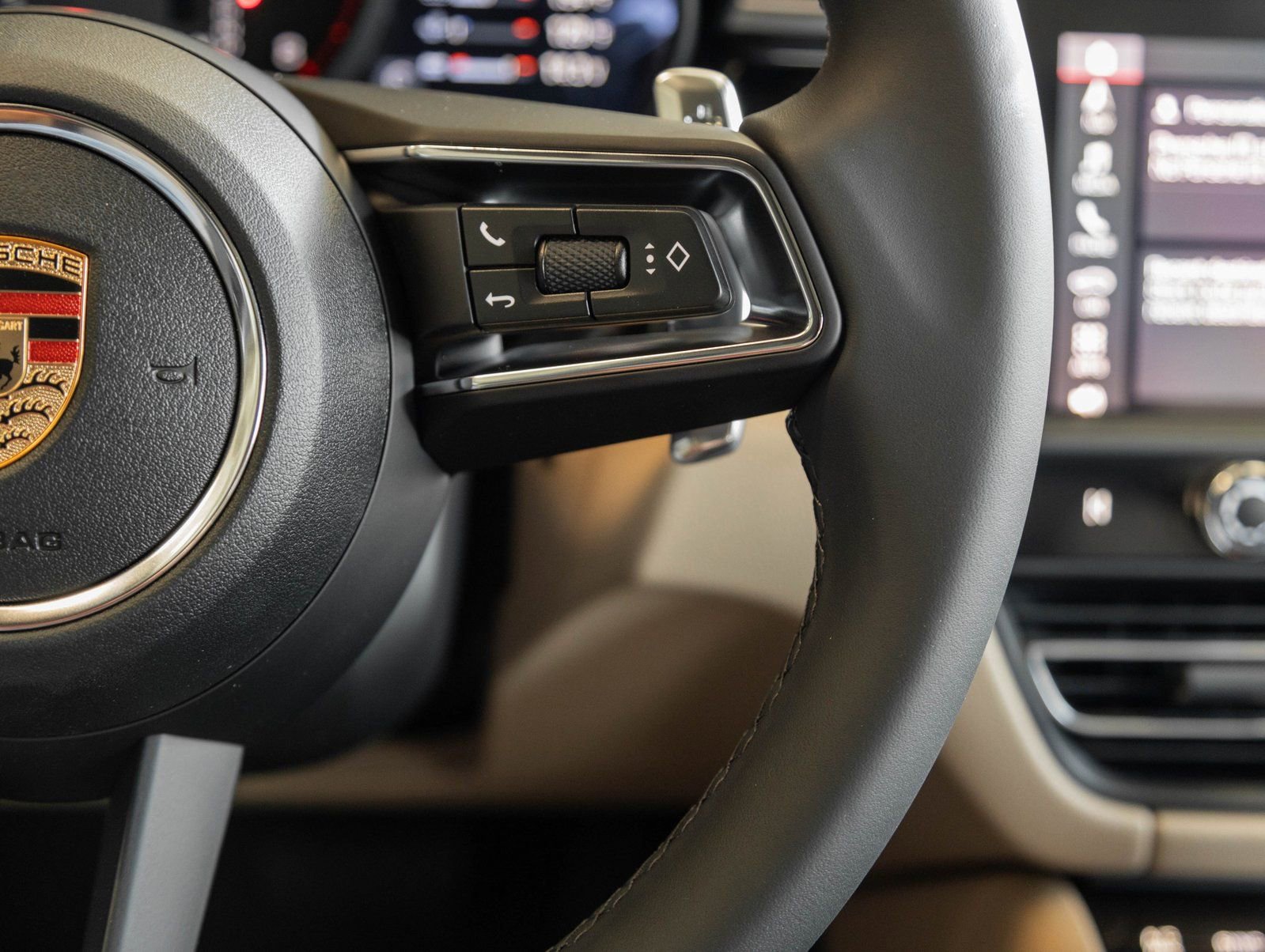 Certified 2026 Porsche Macan AWD/4WD image 15