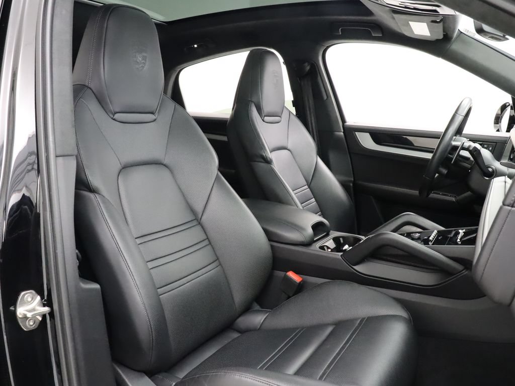 Used 2024 Porsche Cayenne Coupe w/ Premium Package Plus AWD/4WD image 31