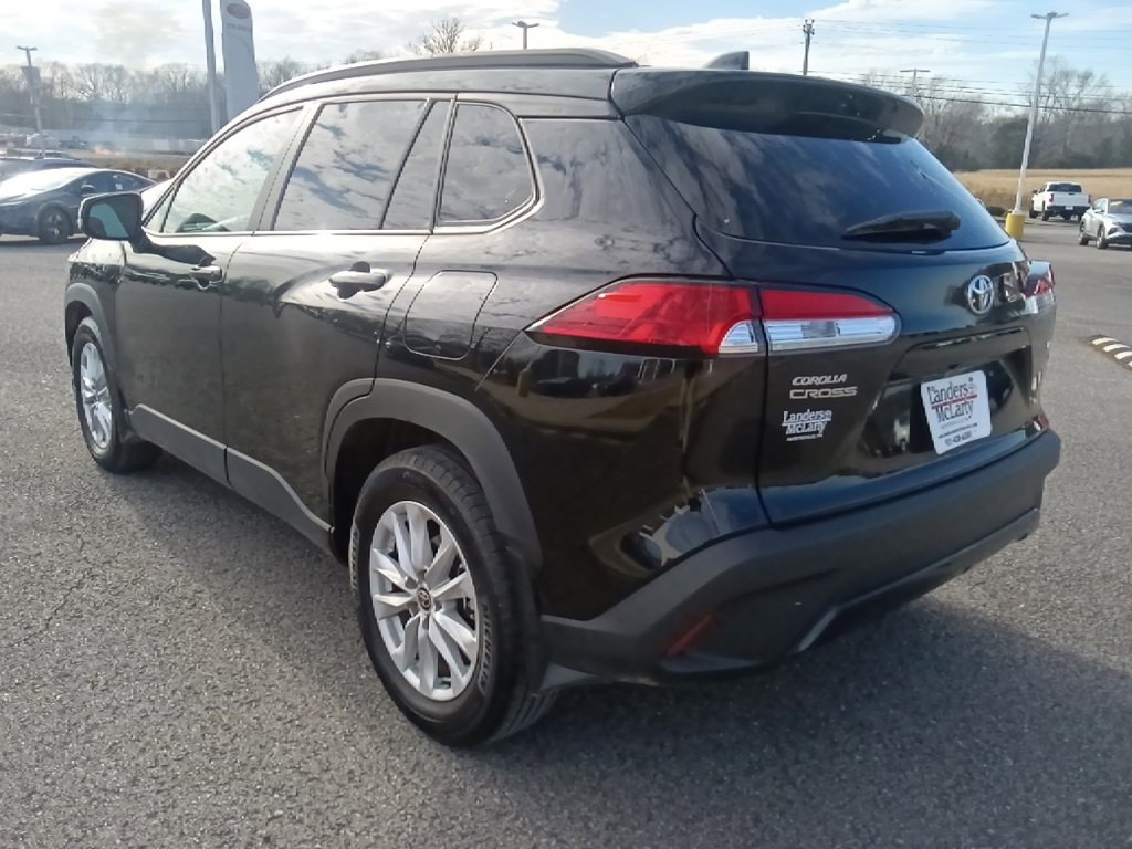 Used 2024 Toyota Corolla Cross LE w/ Moonroof Package image 5