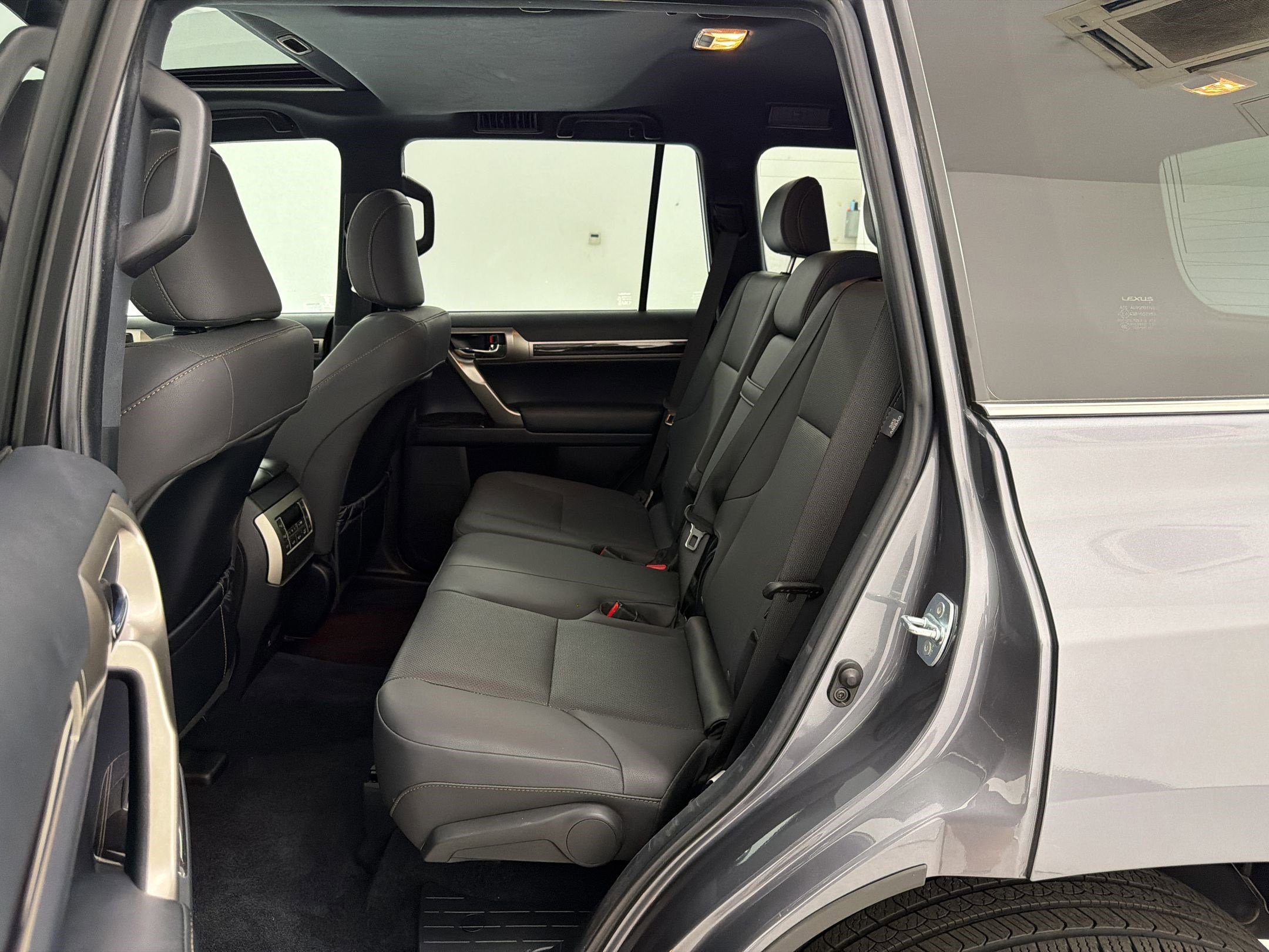 Used 2021 Lexus GX 460 Premium w/ Premium Package AWD/4WD image 15