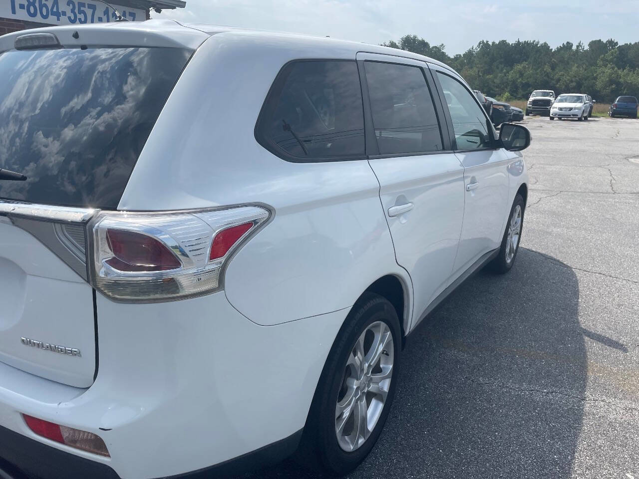 Used 2014 Mitsubishi Outlander SE image 3