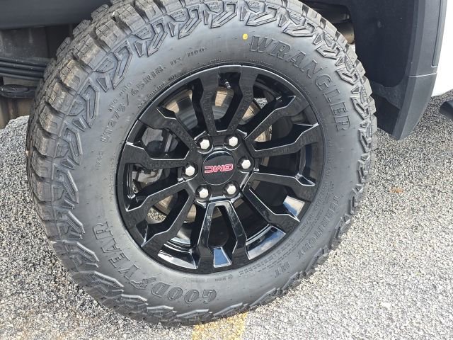 Used 2022 GMC Sierra 1500 AT4X image 12