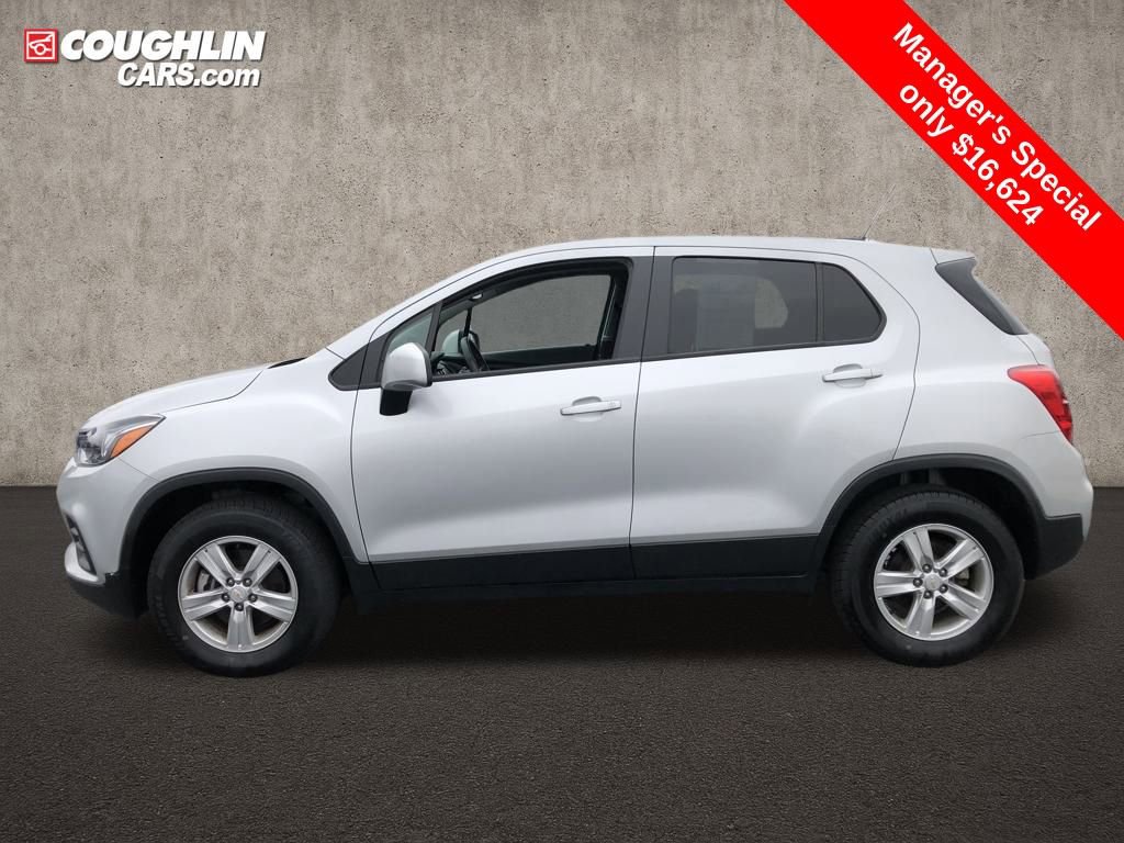 Used 2022 Chevrolet Trax LS w/ Tint and Cruise Package image 4