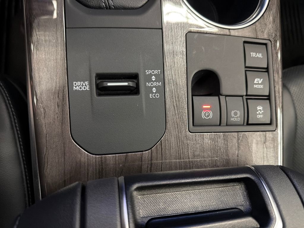 Used 2023 Toyota Highlander Limited image 32