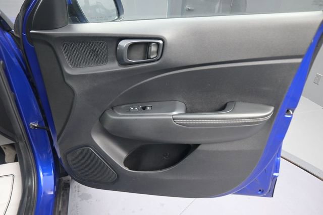 Used 2022 Hyundai Venue Limited FWD image 21