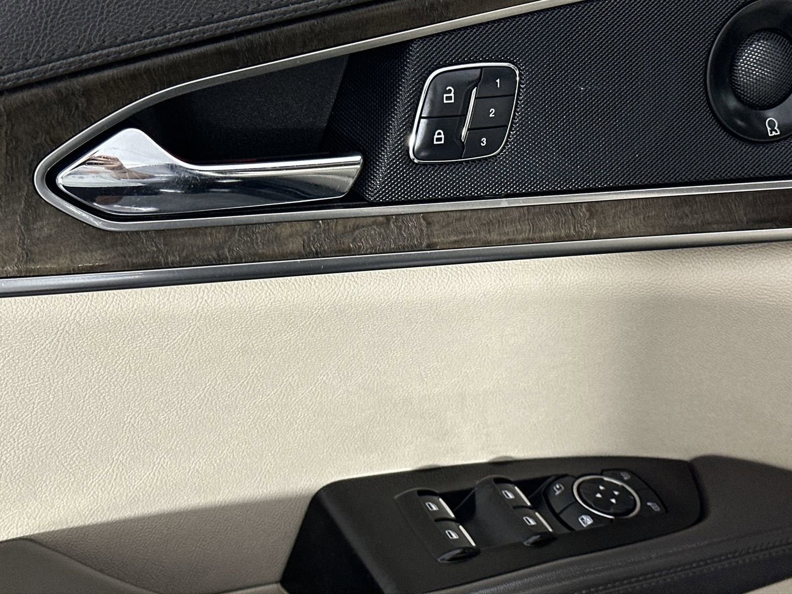 Used 2019 Lincoln Nautilus Reserve image 13