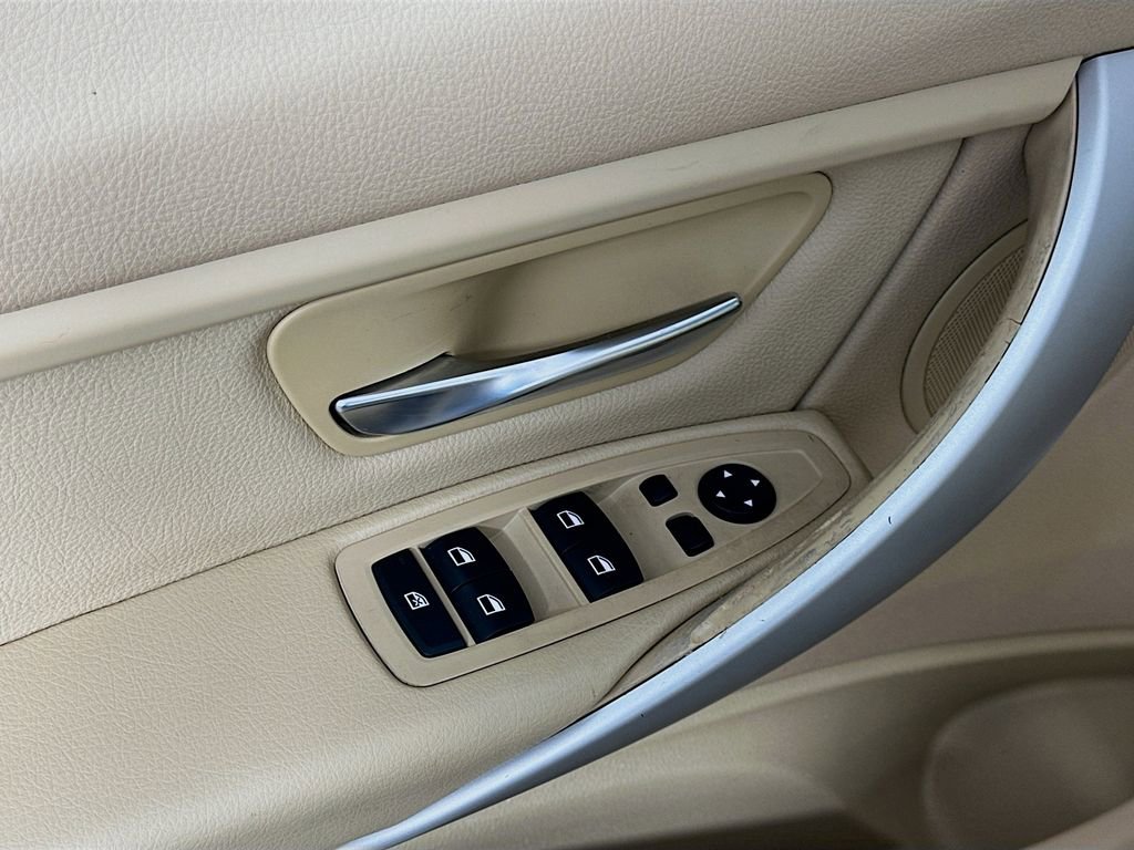 Used 2015 BMW 320i Sedan image 16