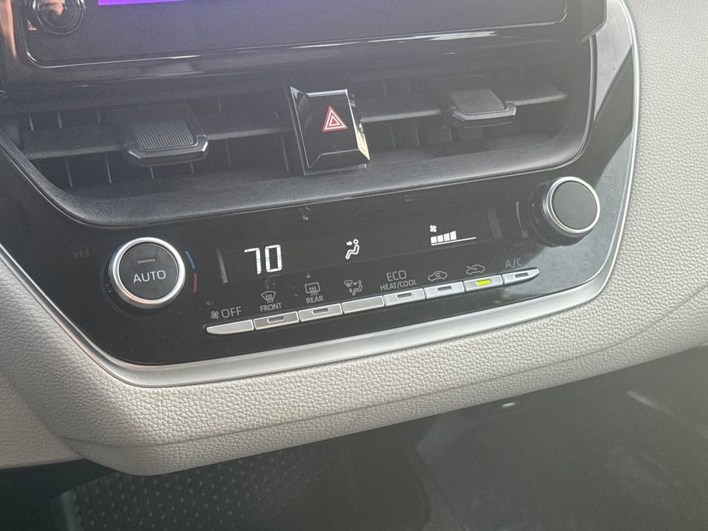 Used 2025 Toyota Corolla LE image 23