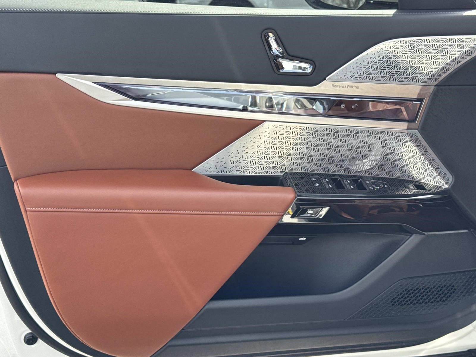 Certified 2024 BMW i7 xDrive60 w/ Executive Package image 19