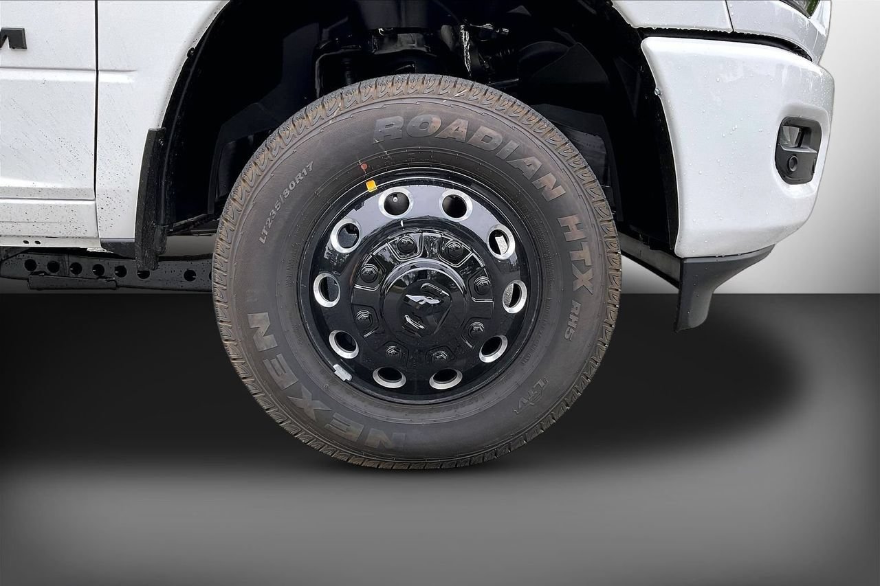 New 2026 RAM 3500 Big Horn AWD/4WD image 32