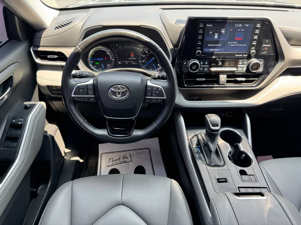 Used 2021 Toyota Highlander XLE AWD/4WD image 22