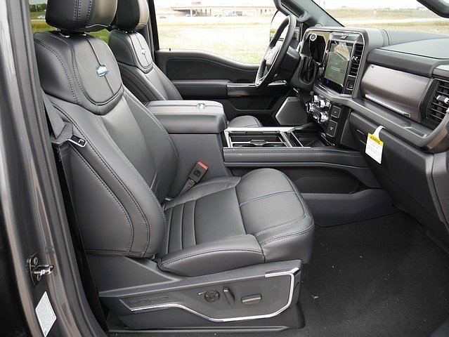 New 2026 Ford F450 Platinum w/ FX4 Off-Road Package image 33