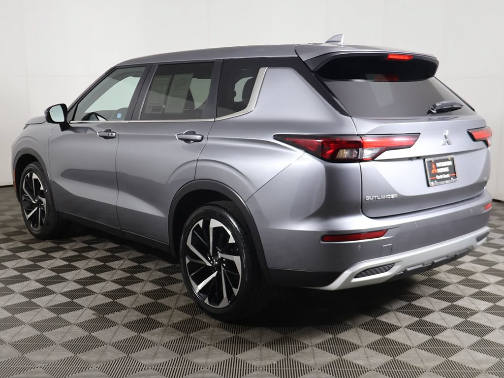 Used 2024 Mitsubishi Outlander SE Black Edition FWD image 10