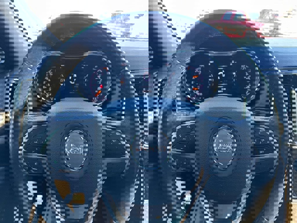 Used 2019 Jeep Grand Cherokee Altitude image 21