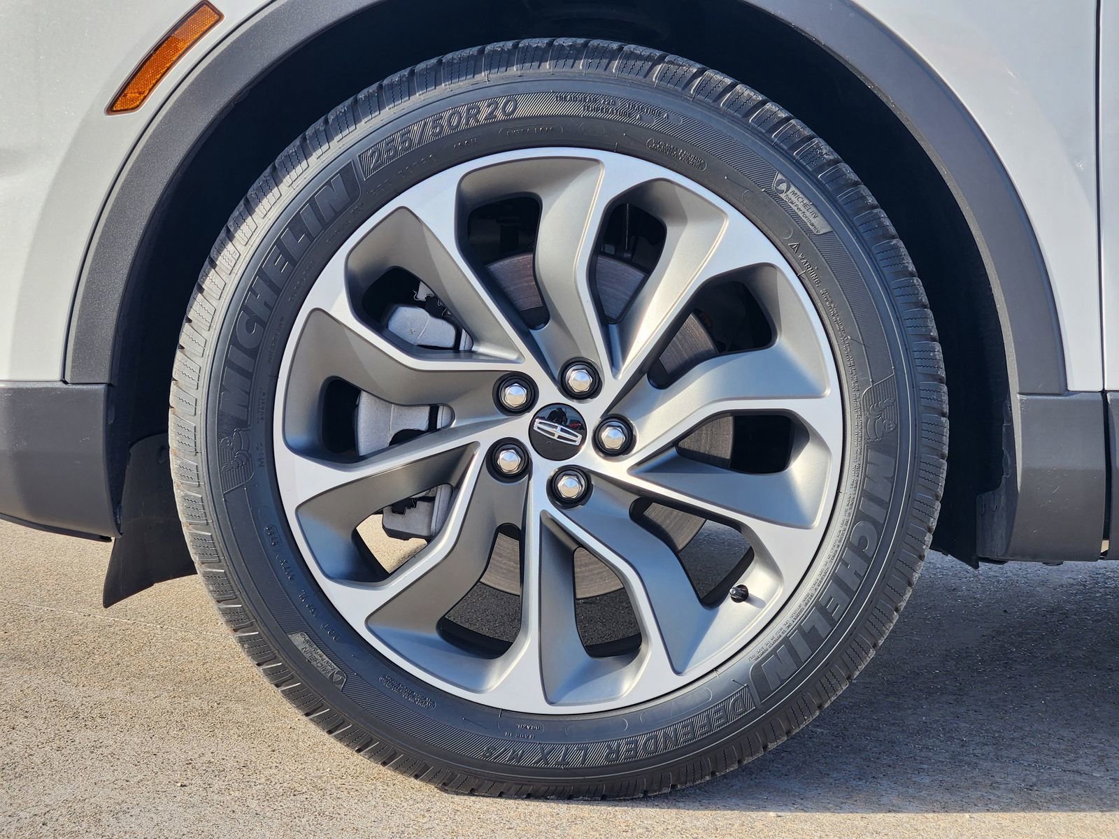 Used 2023 Lincoln Nautilus Reserve image 11