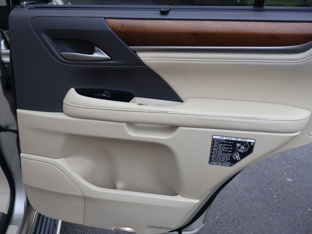 Used 2019 Lexus LX 570 570 image 29