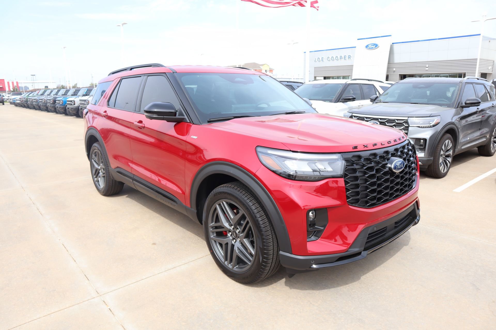 New 2026 Ford Explorer ST-Line w/ ST-Line Street Pack AWD/4WD image 1