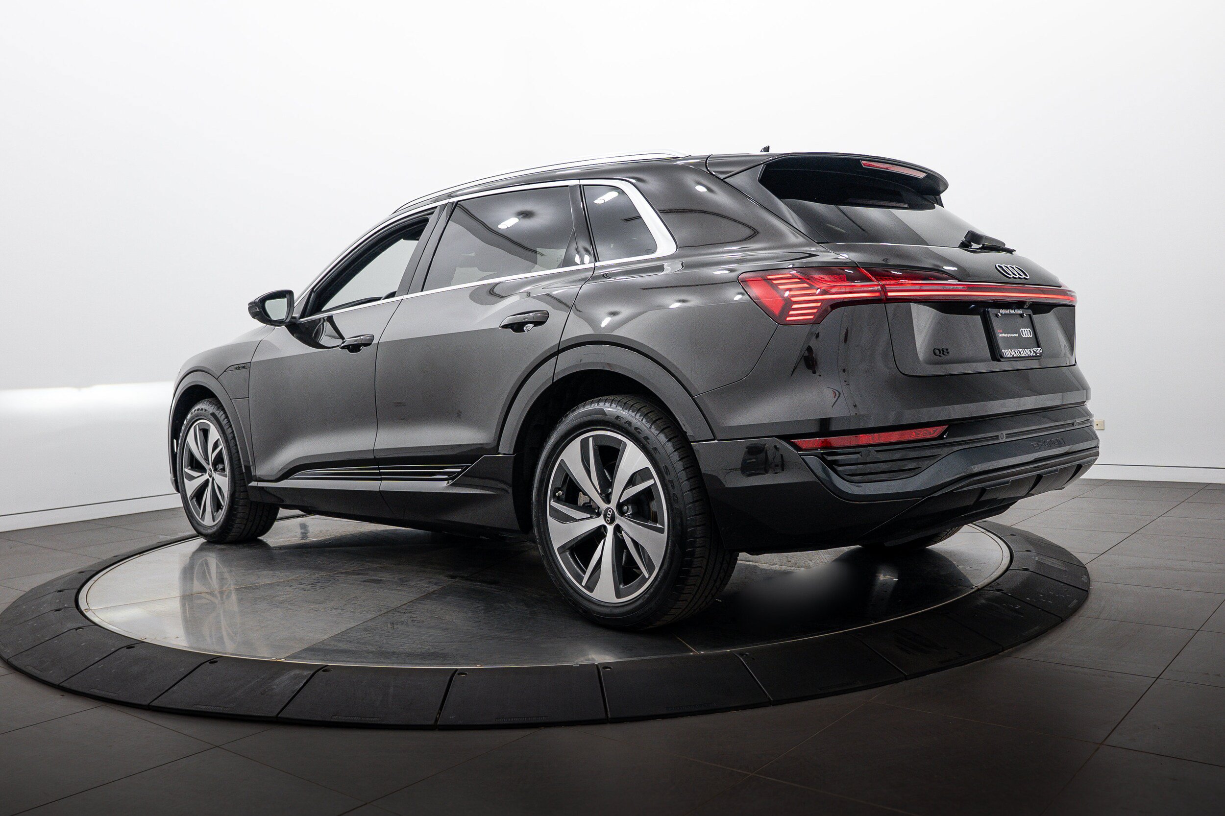 Certified 2024 Audi Q8 e-tron Premium AWD/4WD image 5