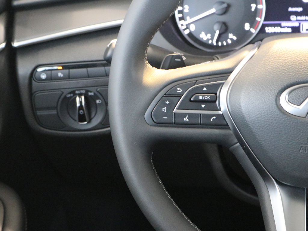 Certified 2025 INFINITI QX50 Luxe AWD/4WD image 11