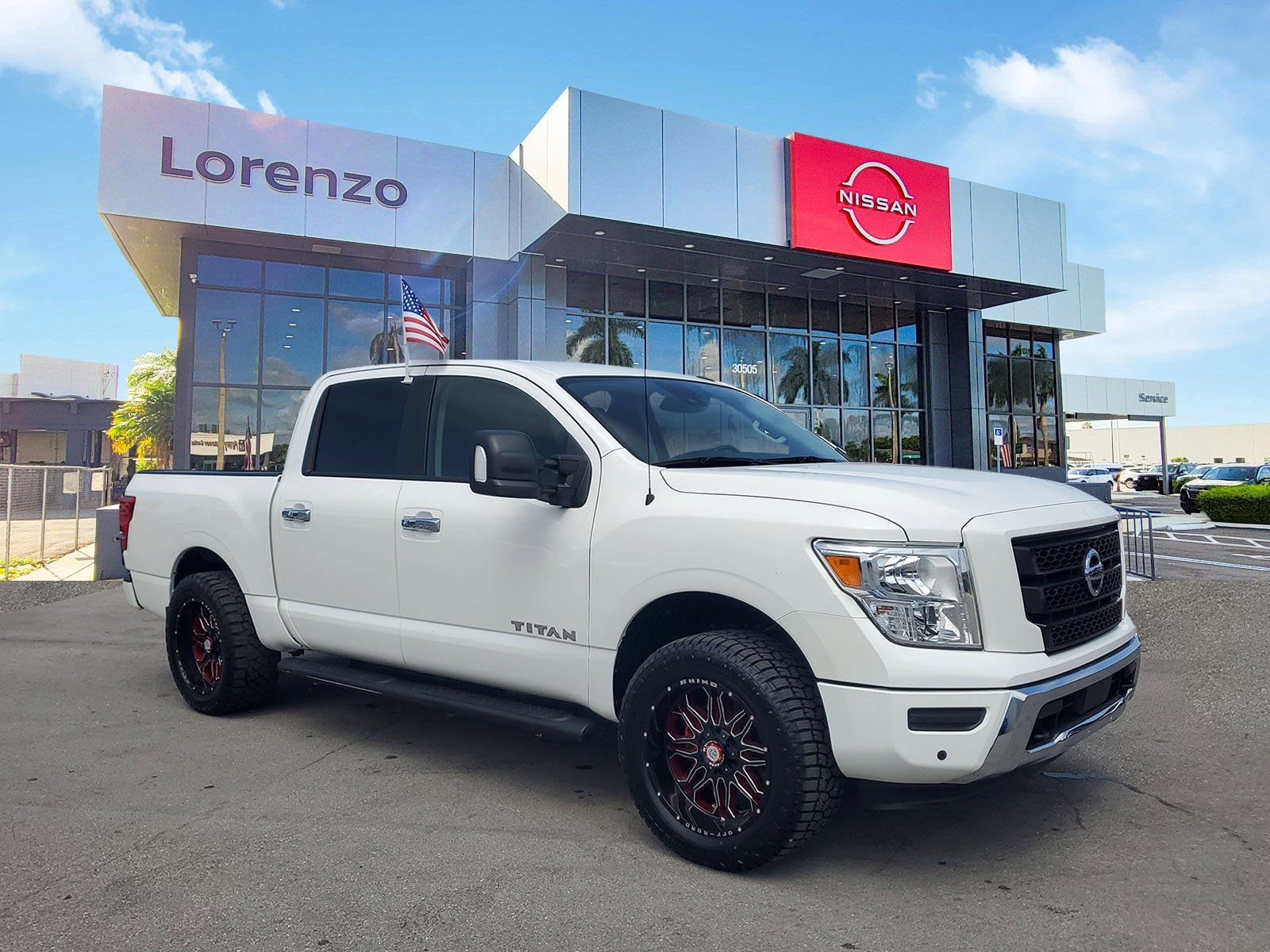 Used 2021 Nissan Titan SV w/ SV Convenience Package image 3