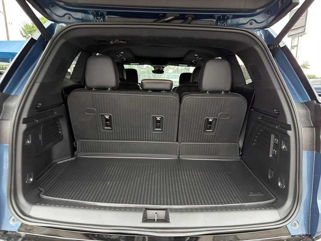New 2026 GMC Acadia Denali Ultimate w/ LPO, Floor Liner Package AWD/4WD image 11