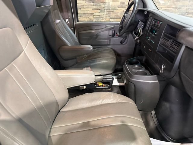 Used 2011 GMC Savana 1500 RWD image 24