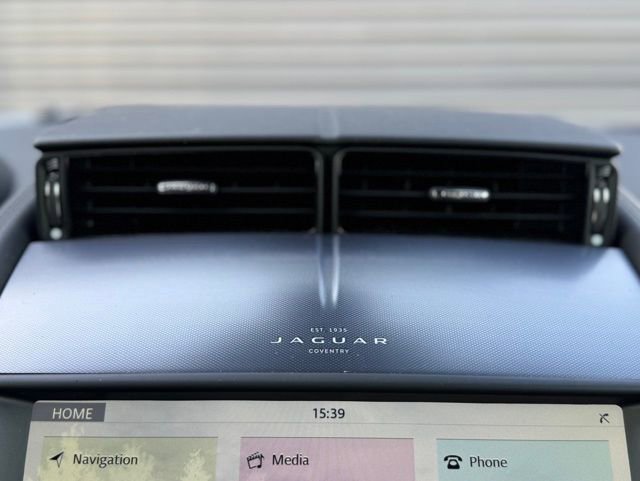 Used 2022 Jaguar F-TYPE R image 23