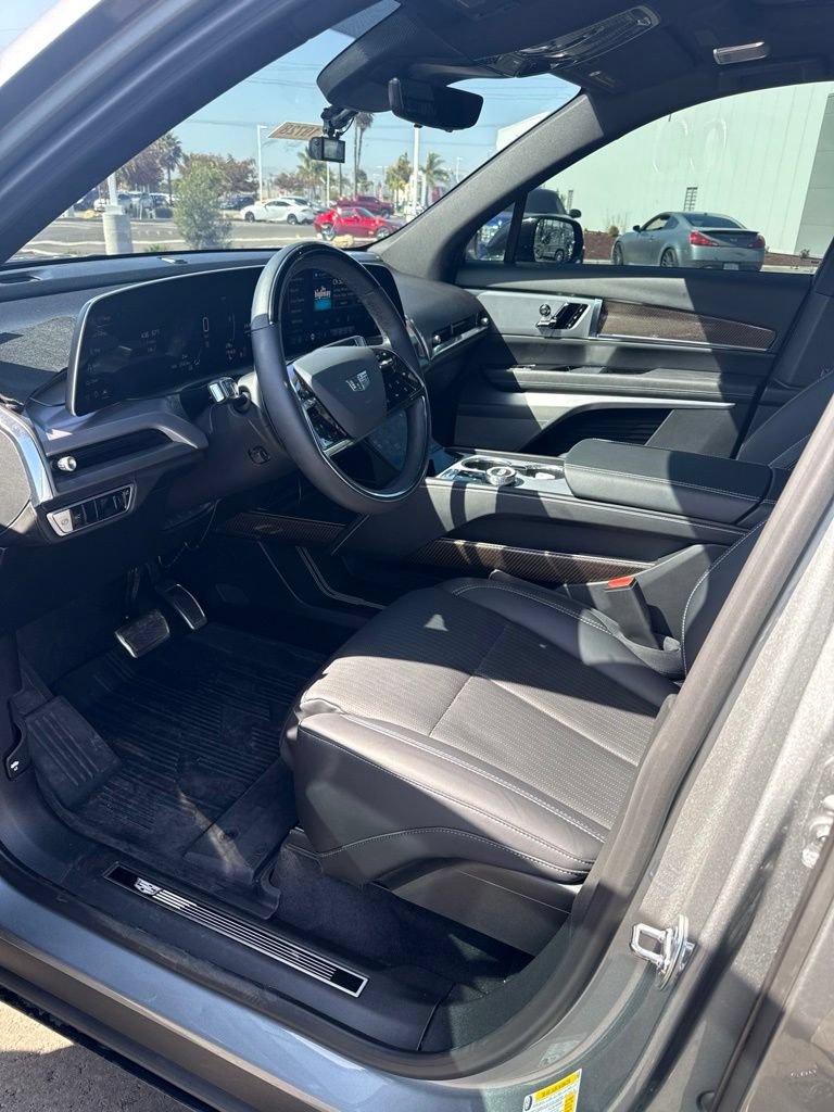 Used 2026 Cadillac Vistiq Luxury AWD/4WD image 3