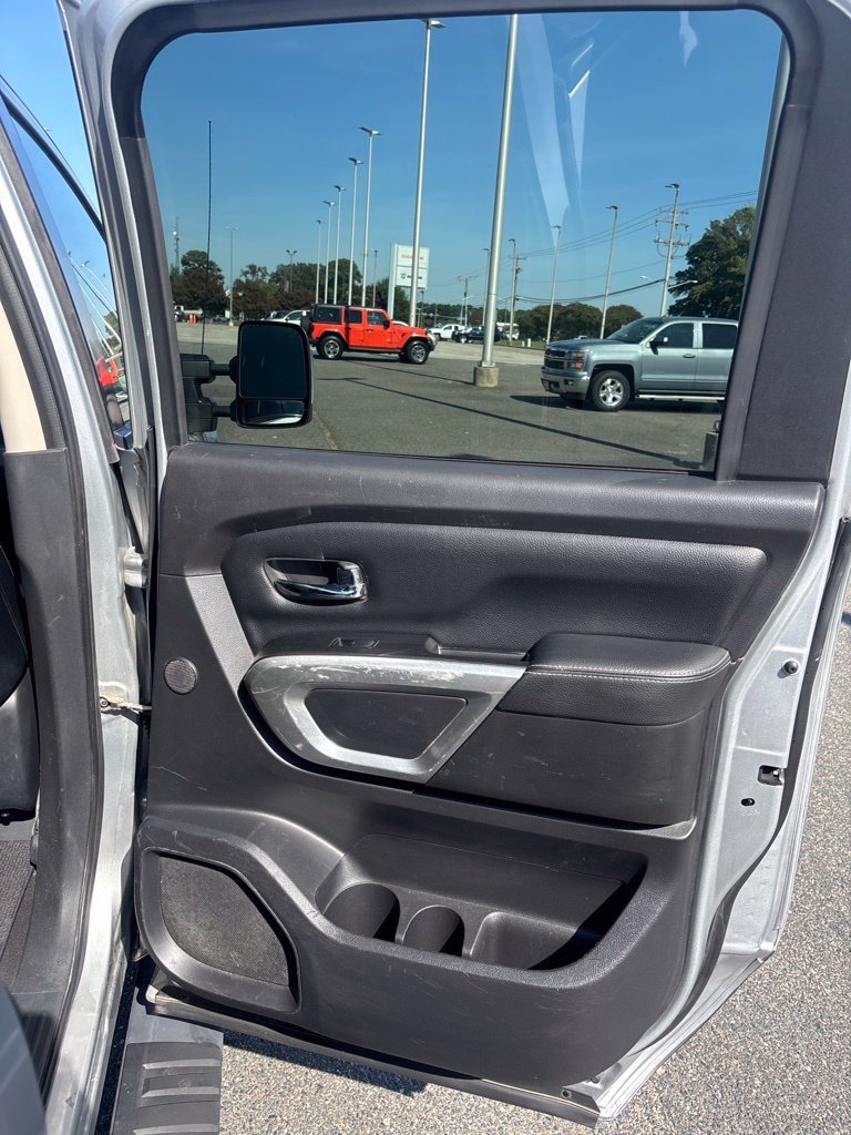 Used 2018 Nissan Titan PRO-4X w/ Pro-4x Convenience Package AWD/4WD image 19